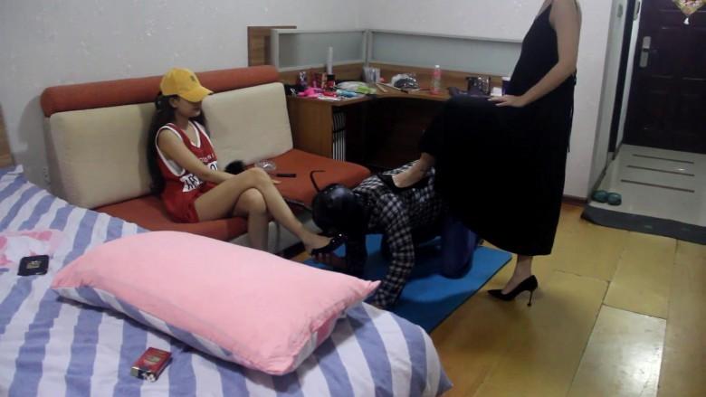 纯艺仟梦 暴打偷袜贼