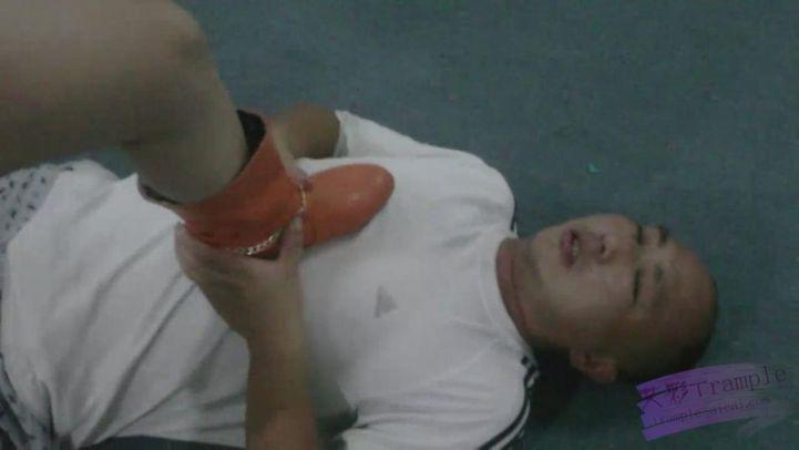 狠辣女警潜入（1）—高抬腿踩脖子踩死吐血