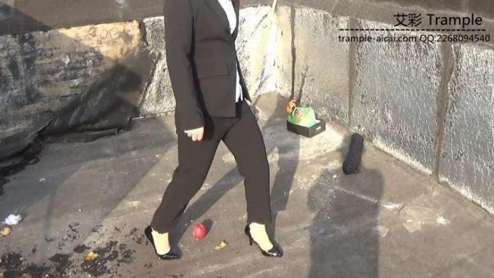 女主职业装高跟物体粉碎2