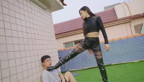 『奴隶岛』—〔Magic︱Mirror 魔镜少女〕—长靴踢废出轨的老公