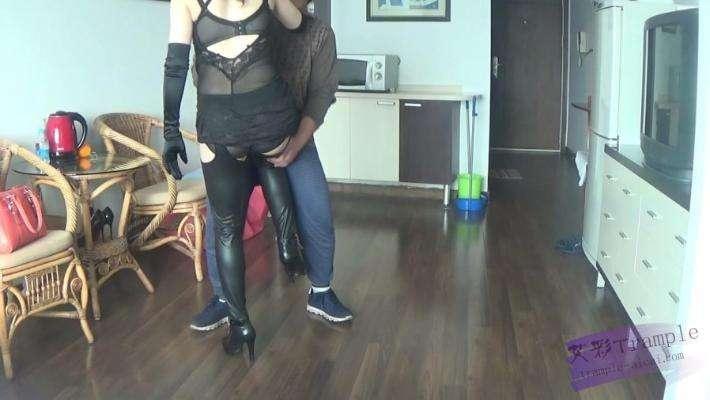 莉莉金九电气按摩