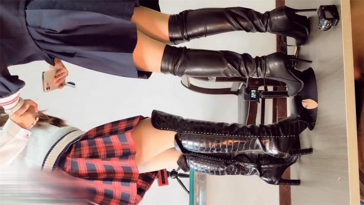 【婧児小主】婧児小意双S长靴肉丝践踏蛮横男把他困在地板下踩脸羞辱 YC-220322