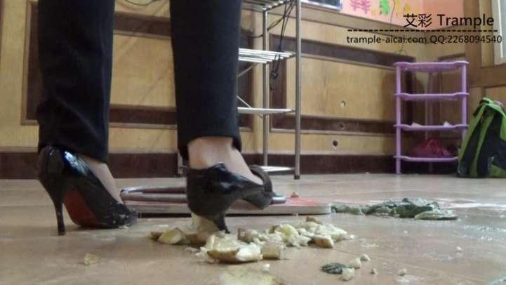 职业装木板压碎