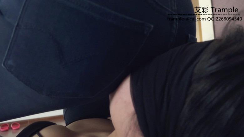 『小妮女女』下班后原味丝袜玉足，女奴服侍。