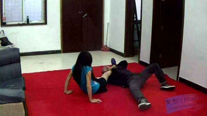 丽娜的复仇–赤脚夹脖子扭断