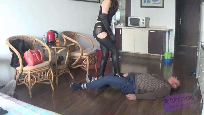 莉莉金九电气按摩