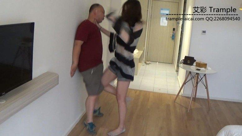 妻子教训偷懒耍滑老公