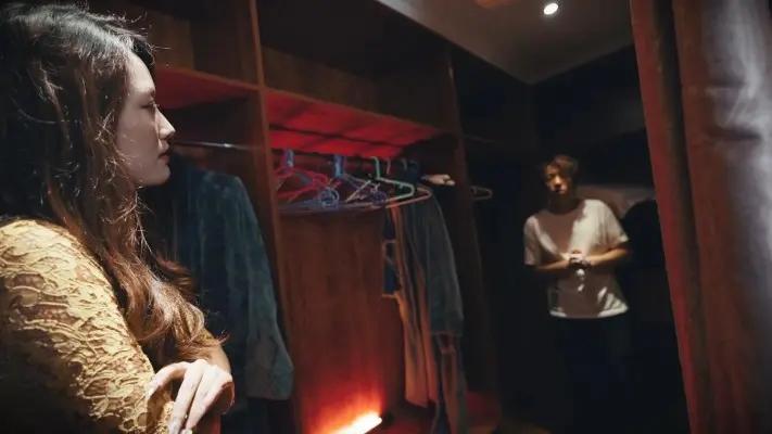 『奴隶岛』—服装店刺激高跟踩踏