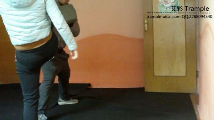 女子大生防狼术演练