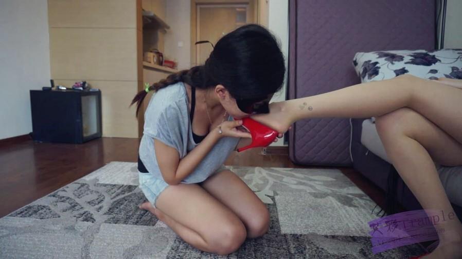 『小妮女女』高贵女主丝袜高跟调教小贱母狗