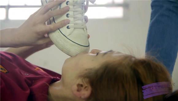 至尊LULU女女侮辱 校花儿大战之不打你，你骨头痒 G-NV-178