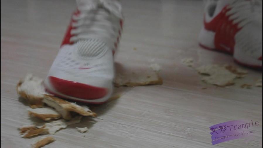 第一视角羞辱-贱货踩废你碾碎的狗爪子（面包片）