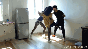 双S狂踹男M臭丝脚呼脸