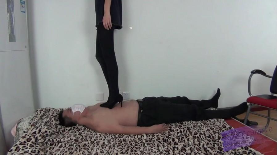 被lulu踩踏，真材实料的全体重踩踏