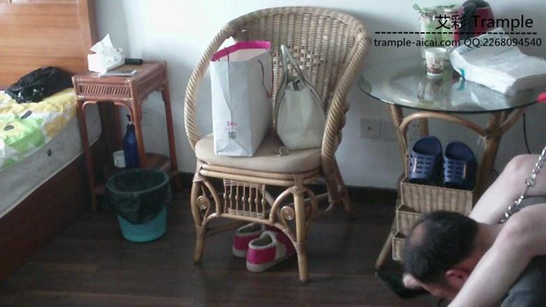 莉莉女主骑马腿绞