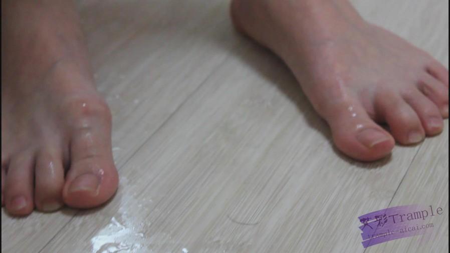 第一视角口水羞辱，贱狗快来舔我吐到鞋袜上的口水