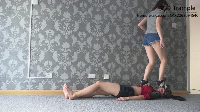 『小妮女女』白袜运动鞋全体重无情践踏女M