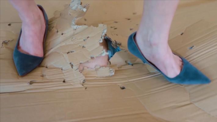 『奴隶岛』—灵灵细高跟踩纸皮肉垫 k754361564-211006