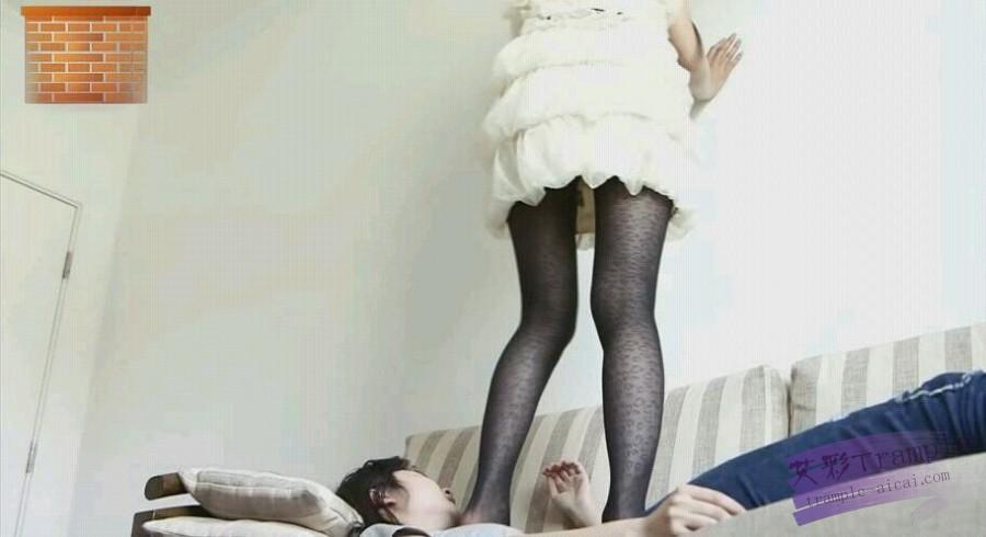 超级性感清纯大美女踩踏骑坐小美女G-NV-182