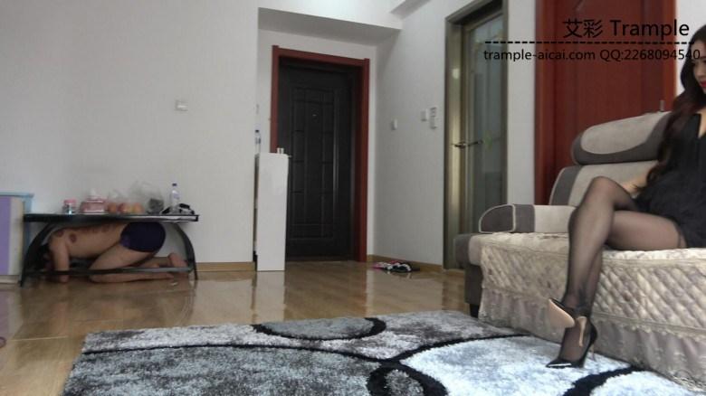 踩踏水果，美丝足喂食