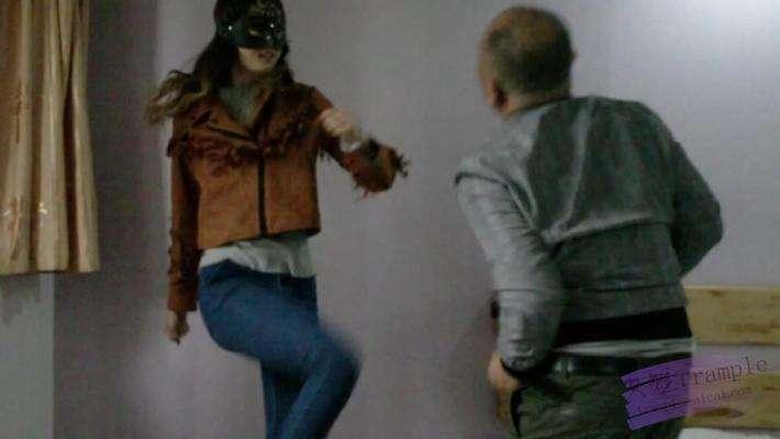 跆拳道美女人肉沙包 跆拳道美女人肉沙包