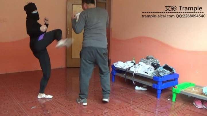 剧情片蒙面女杀手入室杀害卧底警察