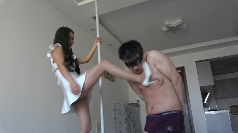 温柔的语言 凶狠的踩胸虐乳