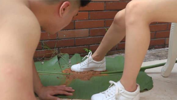 『奴隶岛』—狗嘴清洁泥鞋底（上）