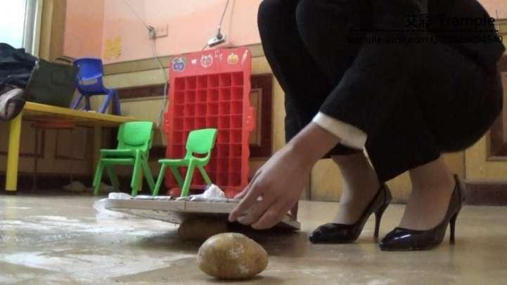 职业装木板压碎