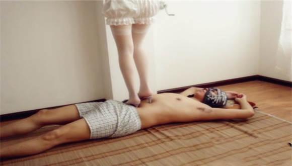 美丝凉拖暴力踩踢+超享受玉腿丝足按摩