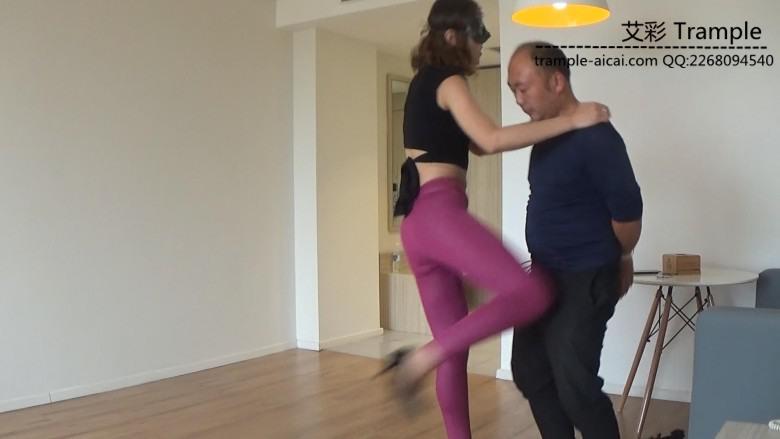 紧身裤肉靶演练