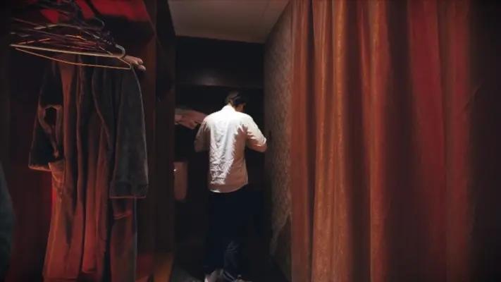 『奴隶岛』—服装店刺激高跟踩踏