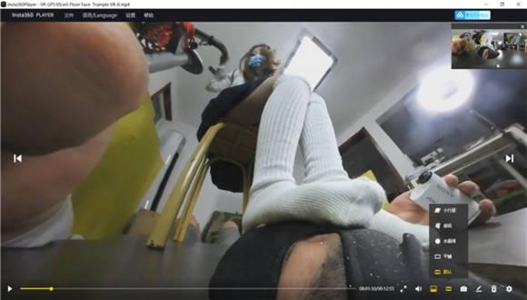 VR人脸地板下集 全语言羞辱 棉袜套厚丝袜 臭袜子踩脸窒息折磨