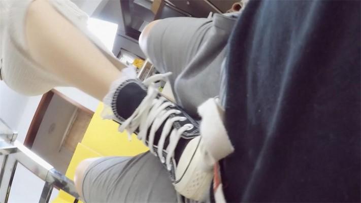 【婧児小主】晓G全语言帆布鞋脏白袜踩头顶 踩踹审讯处决 GP824E跟随 YC-220523-6