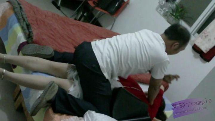 美少女惩治暴力男. 美少女惩治暴力男.