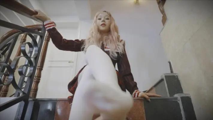 『奴隶岛』—〔Magic︱Mirror 魔镜少女〕—公主在楼梯间的践踏 MM-210612