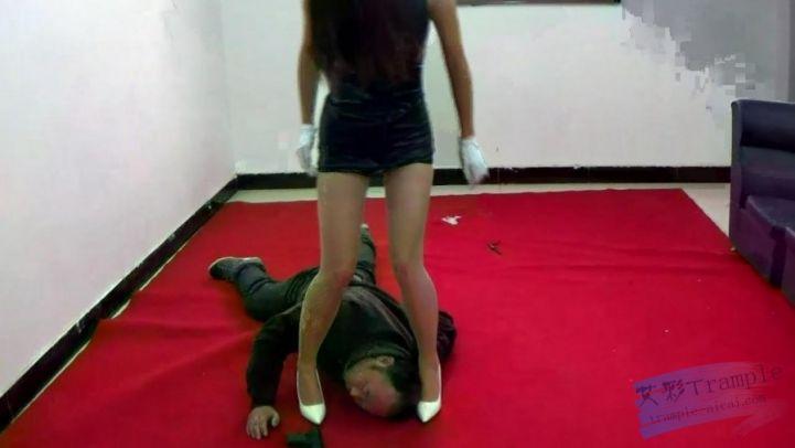 女赏金猎人的任务(上)–单手掐死、高跟踩死、美腿夹脖子扭断 女赏金猎人的任务(上)–单手掐死、高跟踩死、美腿夹脖子扭断