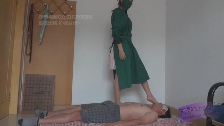 小主人手术服给患者治疗疾病