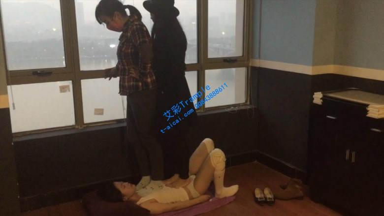 最强女m祝大家元旦快乐！上新！