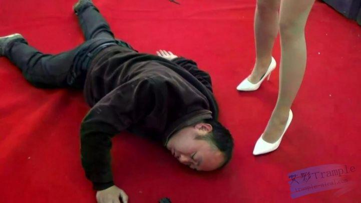 女赏金猎人的任务(上)–单手掐死、高跟踩死、美腿夹脖子扭断 女赏金猎人的任务(上)–单手掐死、高跟踩死、美腿夹脖子扭断