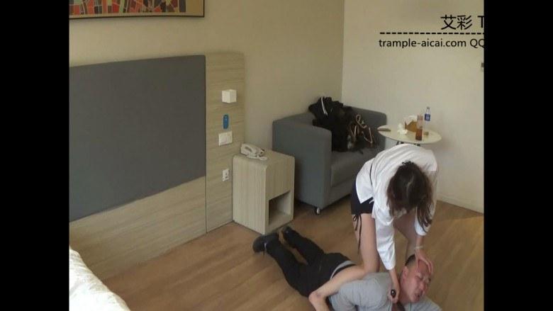 跆拳道美女演示实用防身术