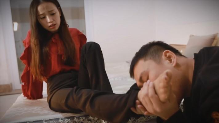 『奴隶岛』—得知男友恋足癖 k754361564-220427