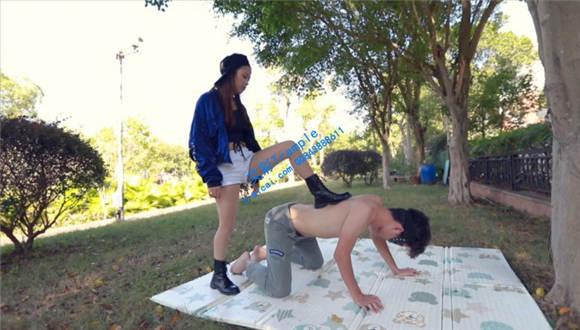 『奴隶岛』—灵灵草地短靴虐