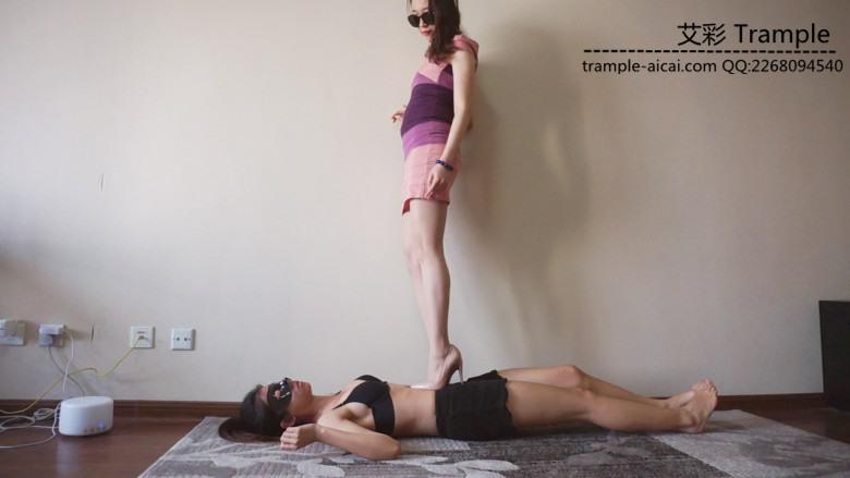 『小妮女女』超美肉丝高跟玩弄调教女M