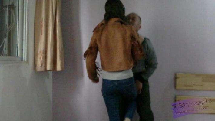 跆拳道美女人肉沙包 跆拳道美女人肉沙包