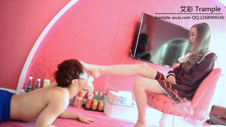 『奴隶岛』—恋足舔丝袜脚