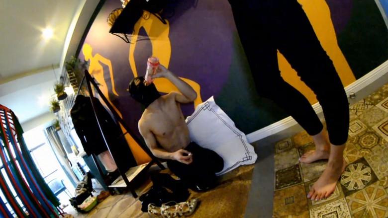 『奴隶岛』—萱萱踢肚子和踩肚脐