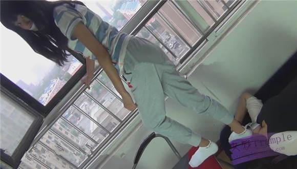 lulu女女 运动装白袜和肉丝互踩 G-NV-92