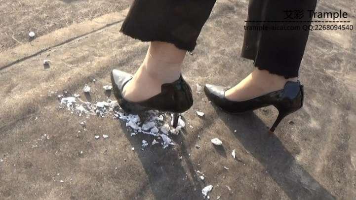 女主职业装高跟物体粉碎2