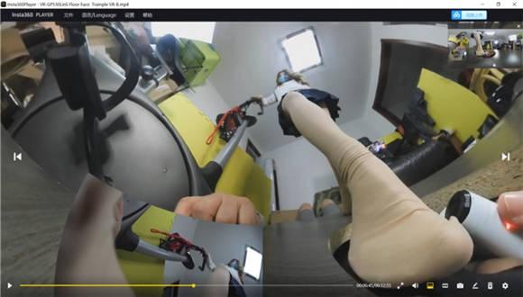 VR人脸地板下集 全语言羞辱 棉袜套厚丝袜 臭袜子踩脸窒息折磨
